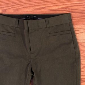 Banana Republic Sloan Curvy Fit in army olive green, size 0